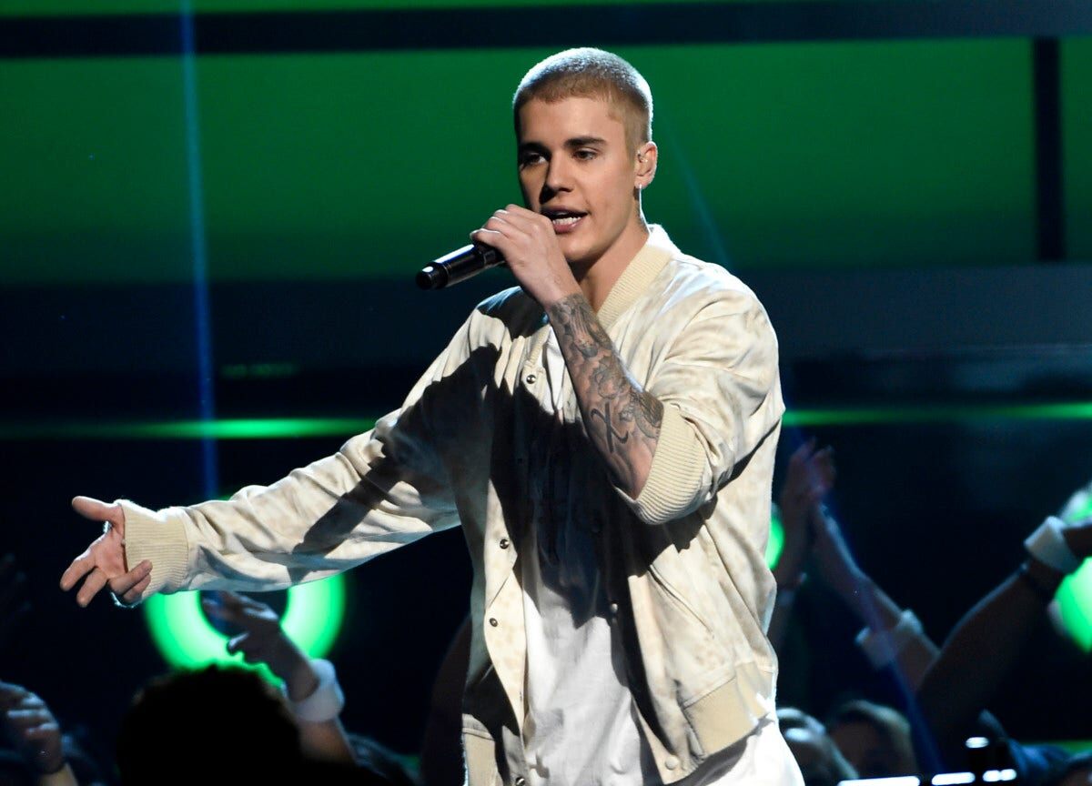 All About Justin Bieber: Justin Bieber Accomplishes Something The ...